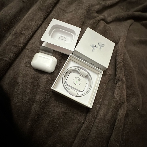 Apple White Headset with Minimalist Design